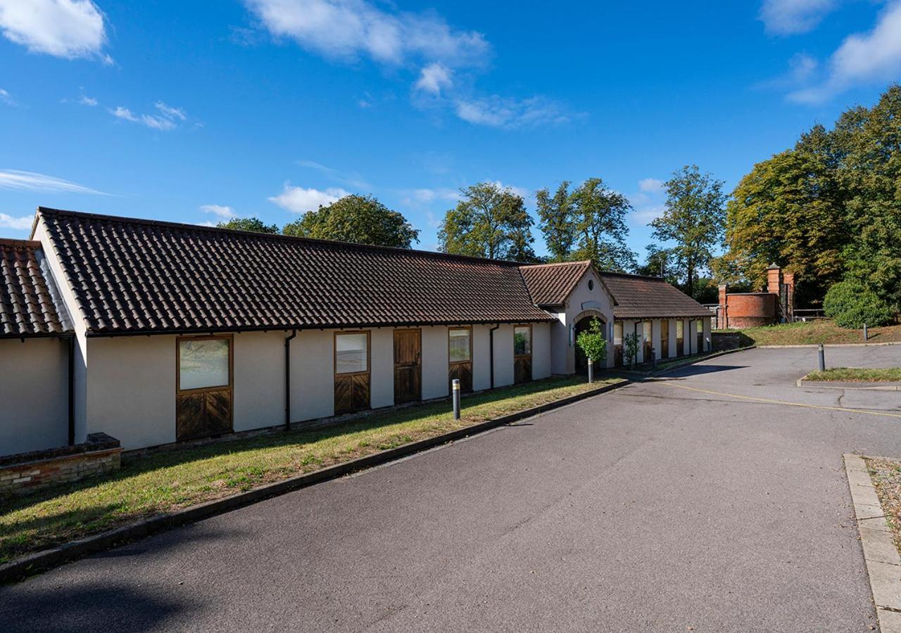 The Ridings At Theobalds Park Hotel Goff's Oak Buitenkant foto