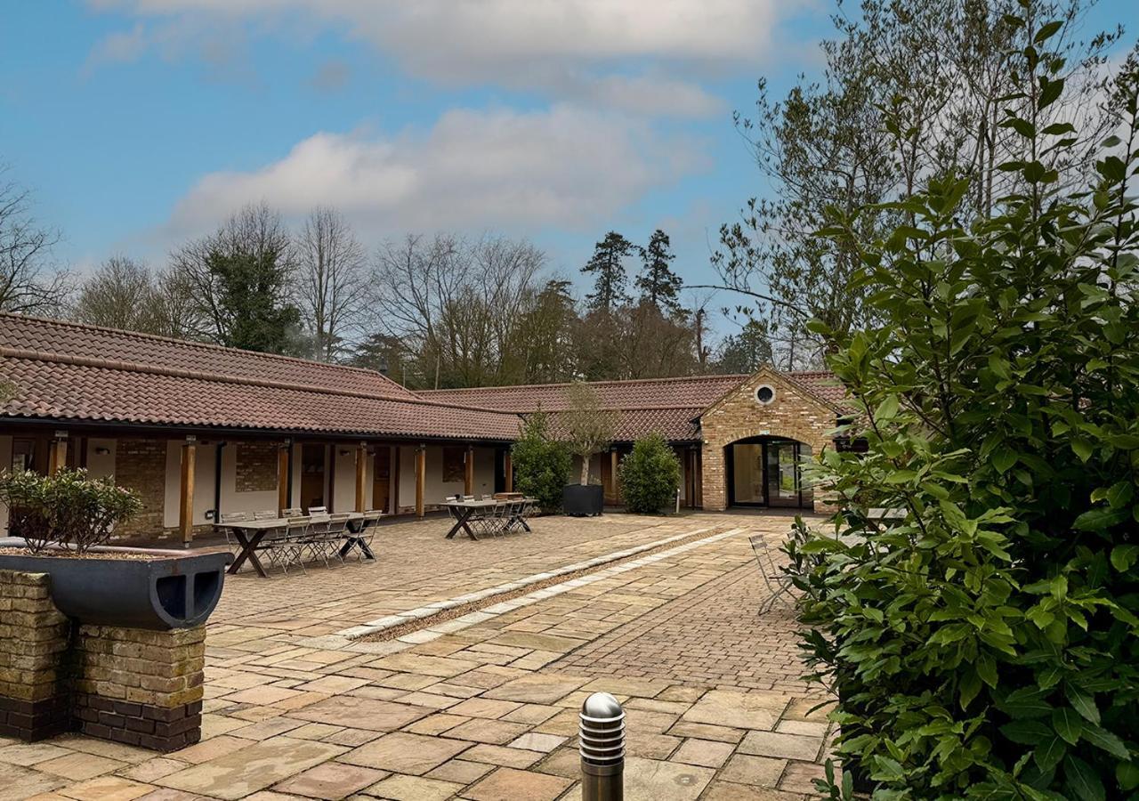 The Ridings At Theobalds Park Hotel Goff's Oak Buitenkant foto